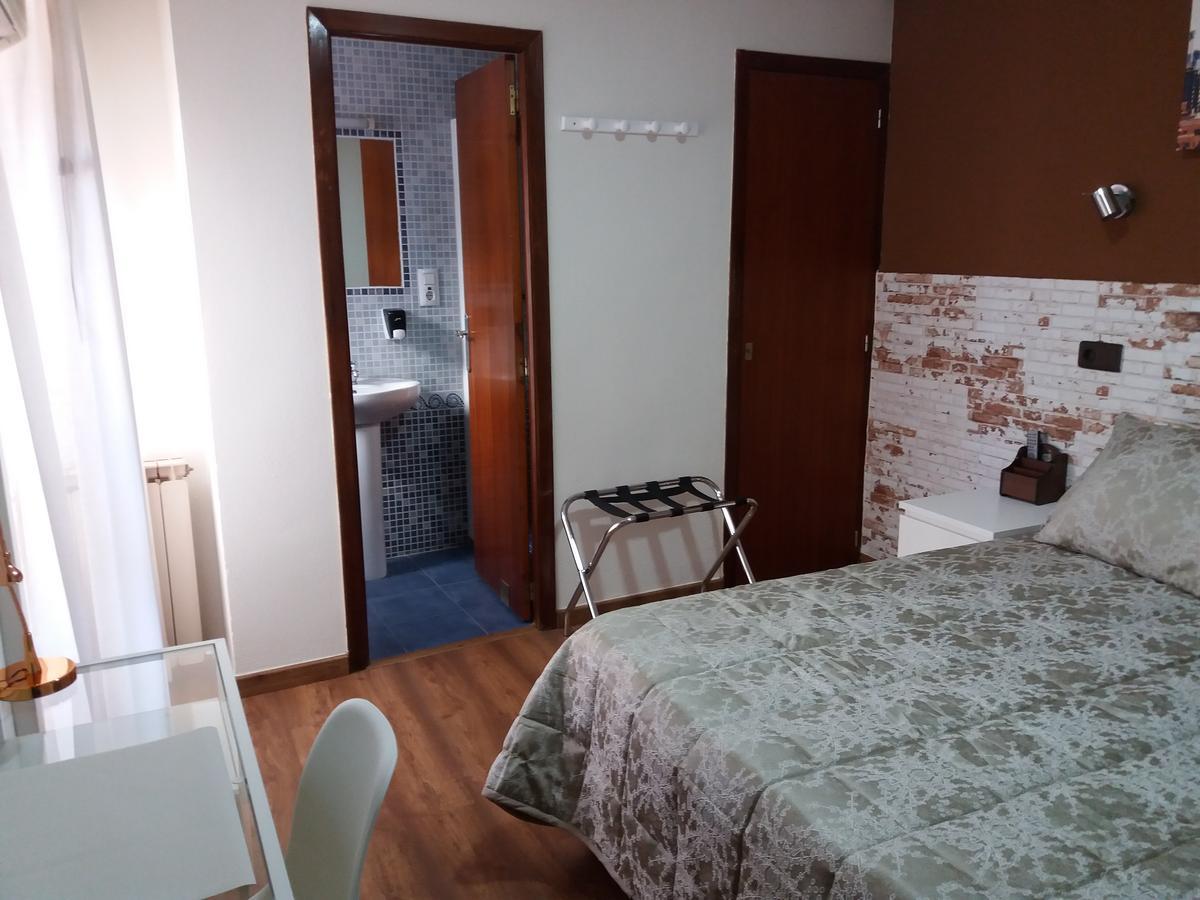 Hostal La Pilarica Paterna Exterior foto